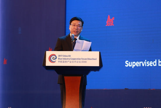 Chen Rugui , Mayor of Shenzhen ,speaking at the opening ceremony of the forum.